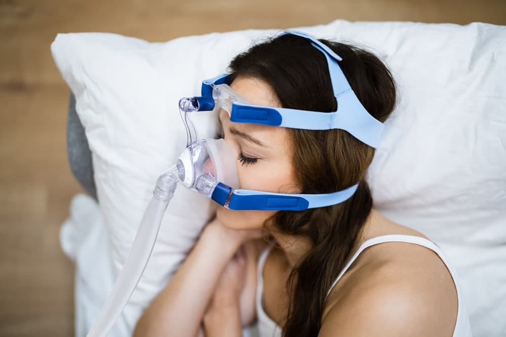 Woman-Sleeping-With-CPAP-Machine